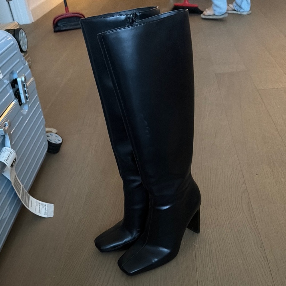 Elegant Black Knee-High Women's Boots
